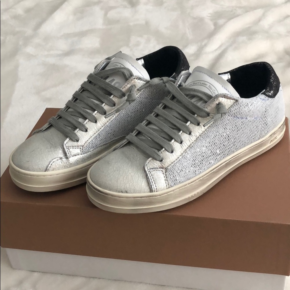 P448 Women’s 36/6. John Space. Sliver/White